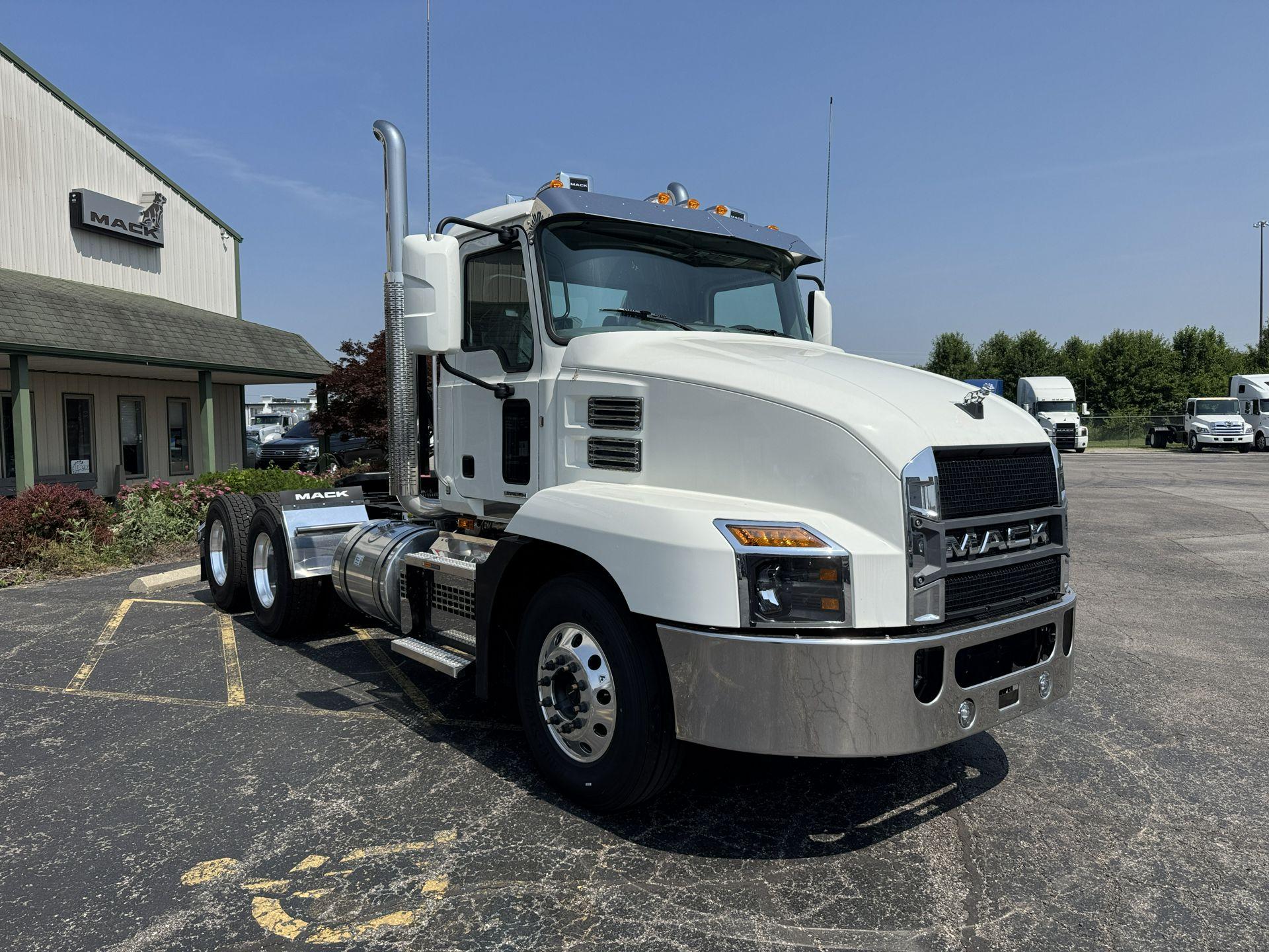 2026 Mack Anthem in Clarksville, IN — photo 5