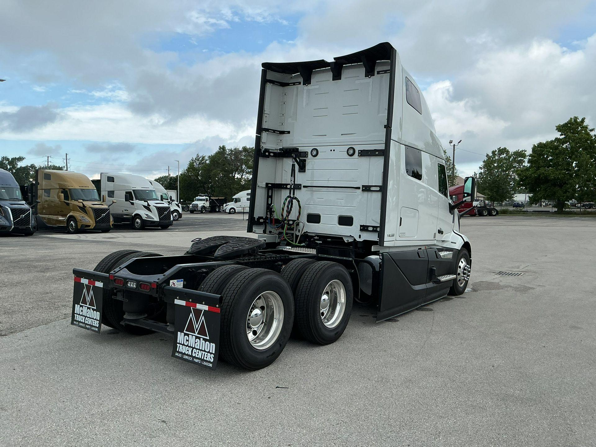 2026 Volvo VNL 860 in Indianapolis, IN — photo 5