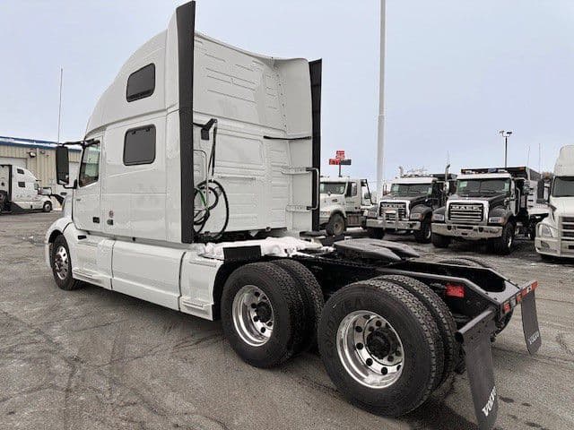 2024 Volvo VNL 860 in London, OH — photo 7