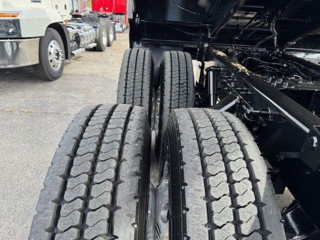 2025 Kenworth T880 in Indianapolis, IN — photo 17