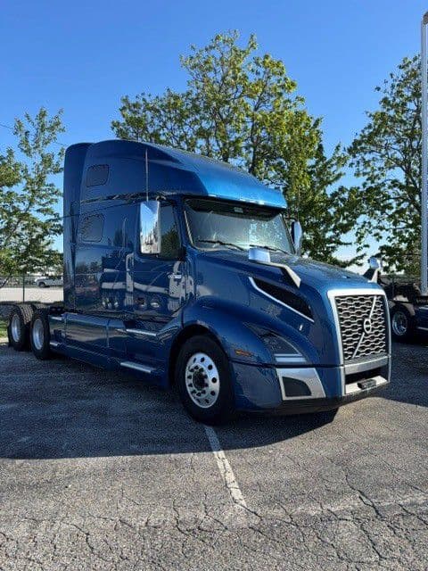 2023 Volvo VNL 760 in Indianapolis, IN — photo 3