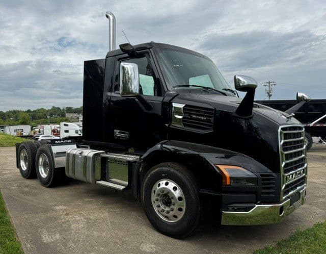 2027 Mack Anthem in London, OH — photo 3