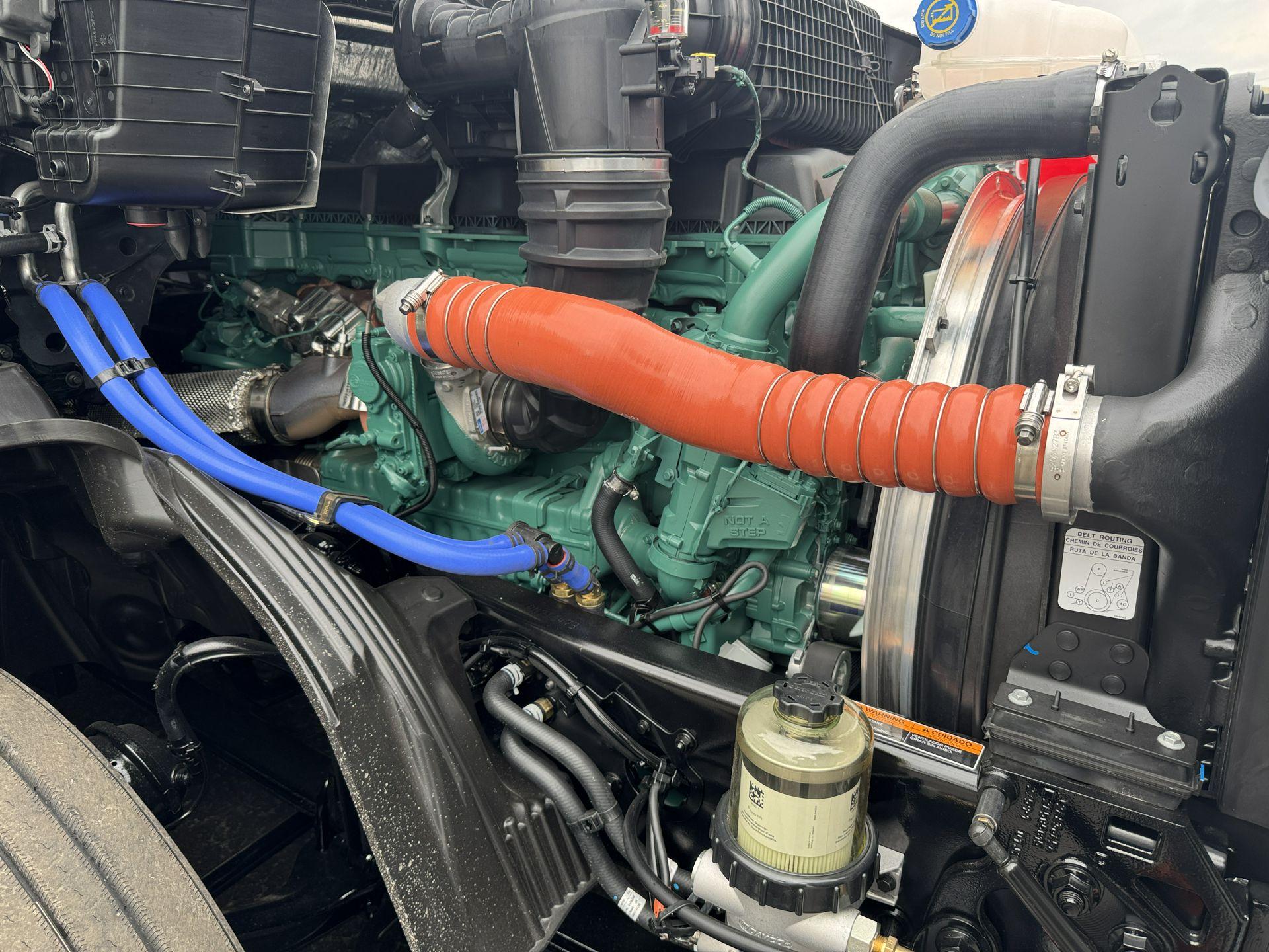 2027 Volvo VNL 860 in Clarksville, IN — photo 19
