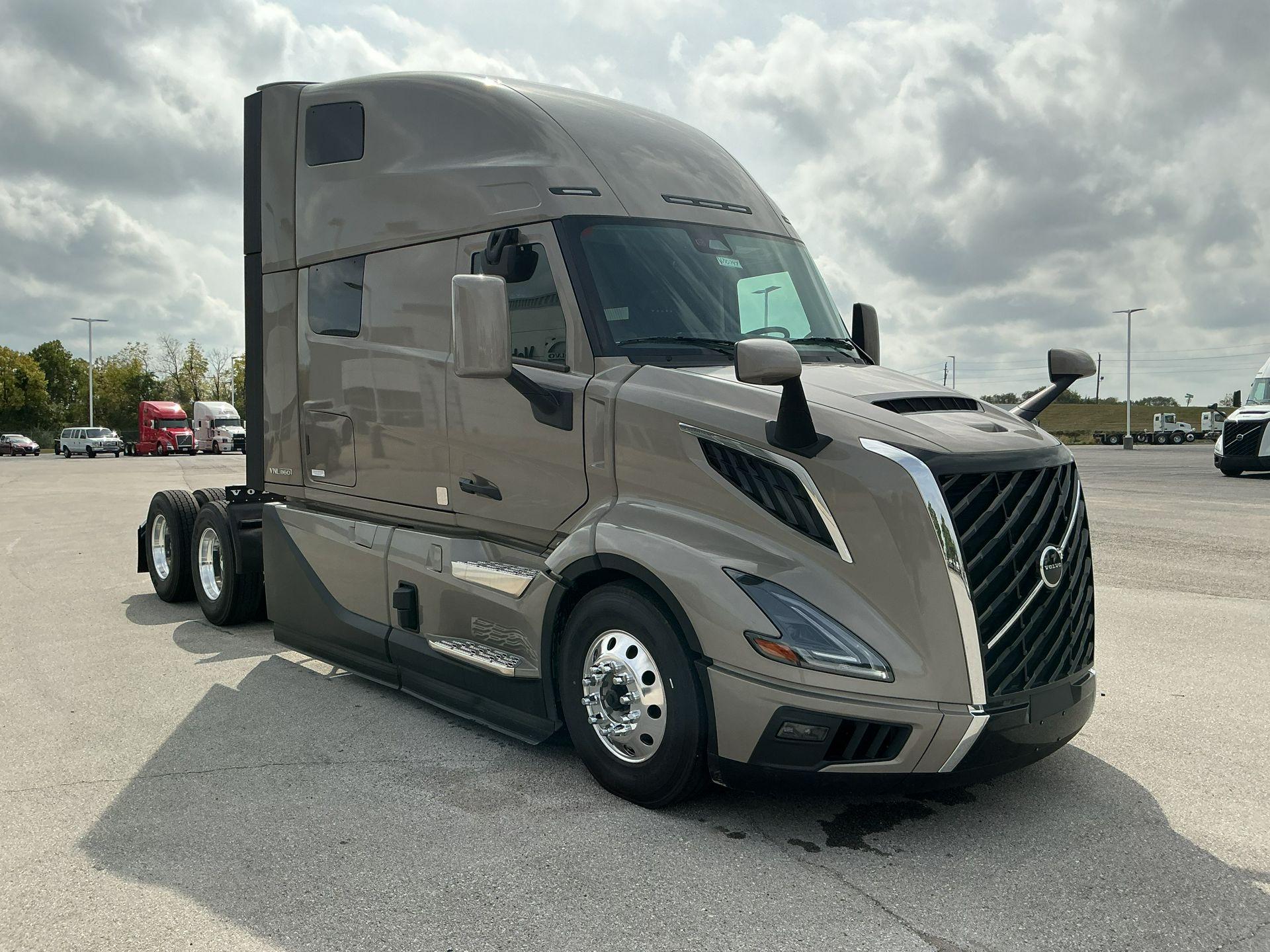 2026 Volvo VNL 860 in Indianapolis, IN — photo 3