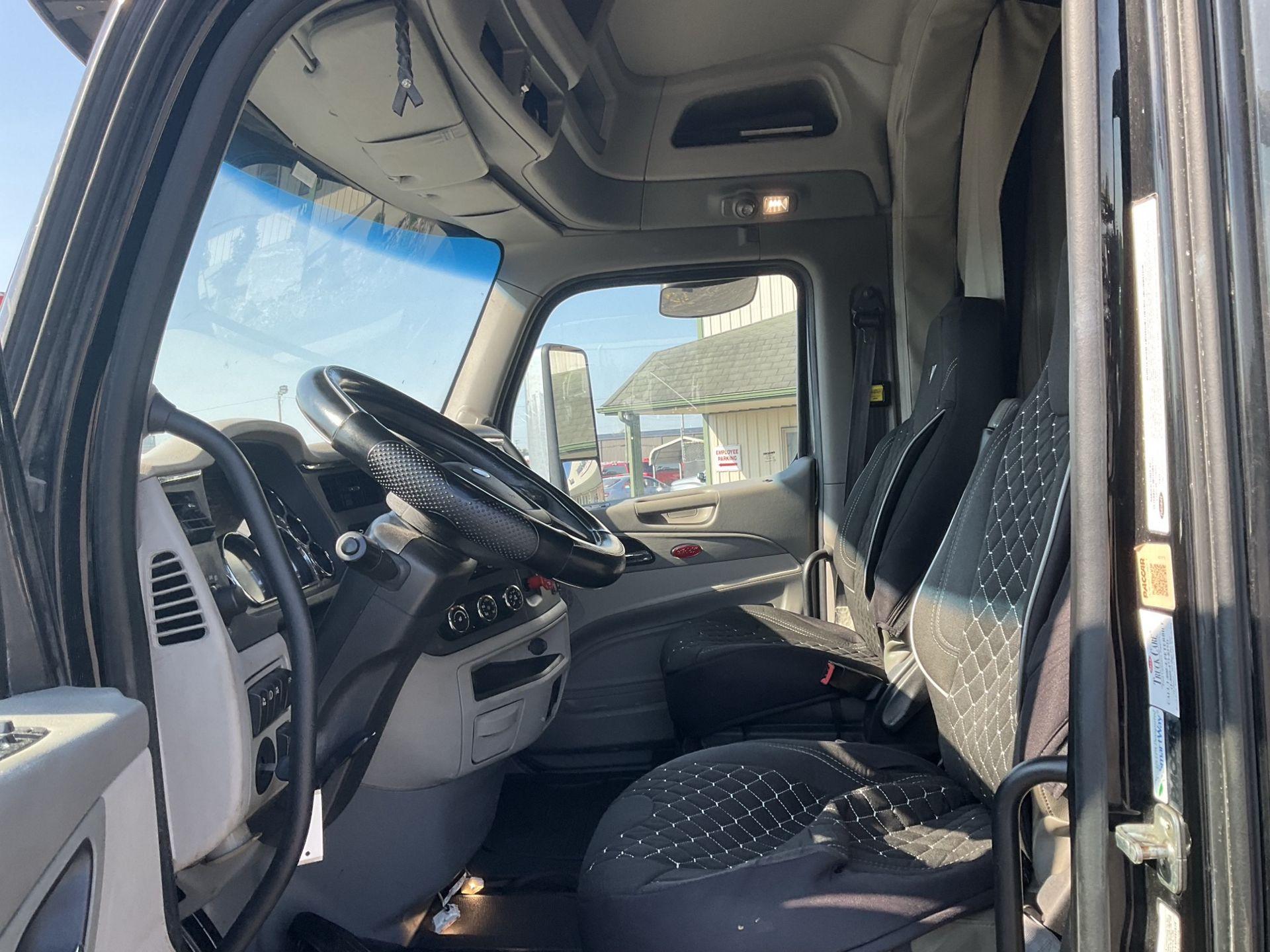 2019 Peterbilt 579 in Clarksville, IN — photo 12