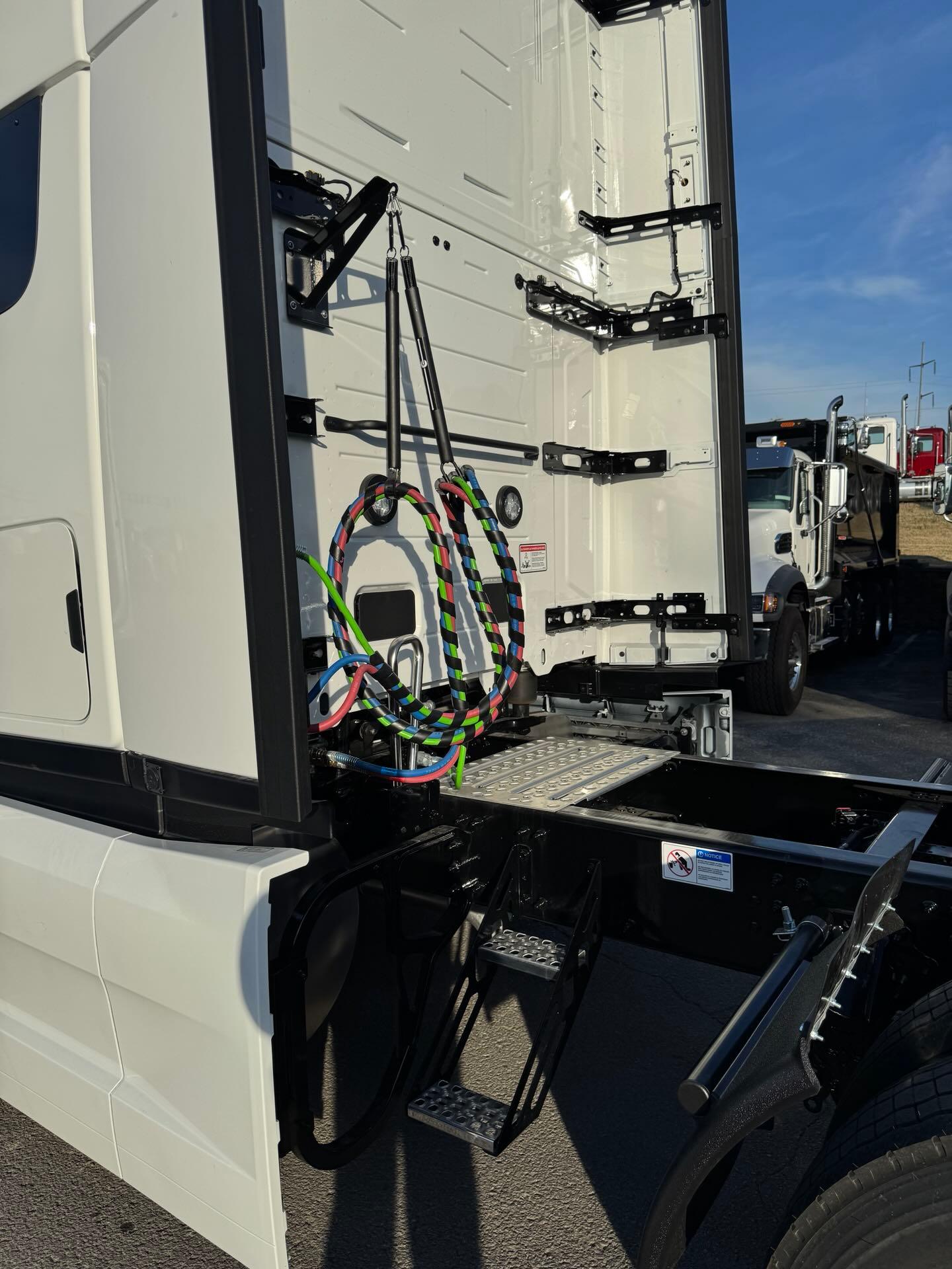 2026 Mack Pinnacle in La Vergne, TN — photo 11