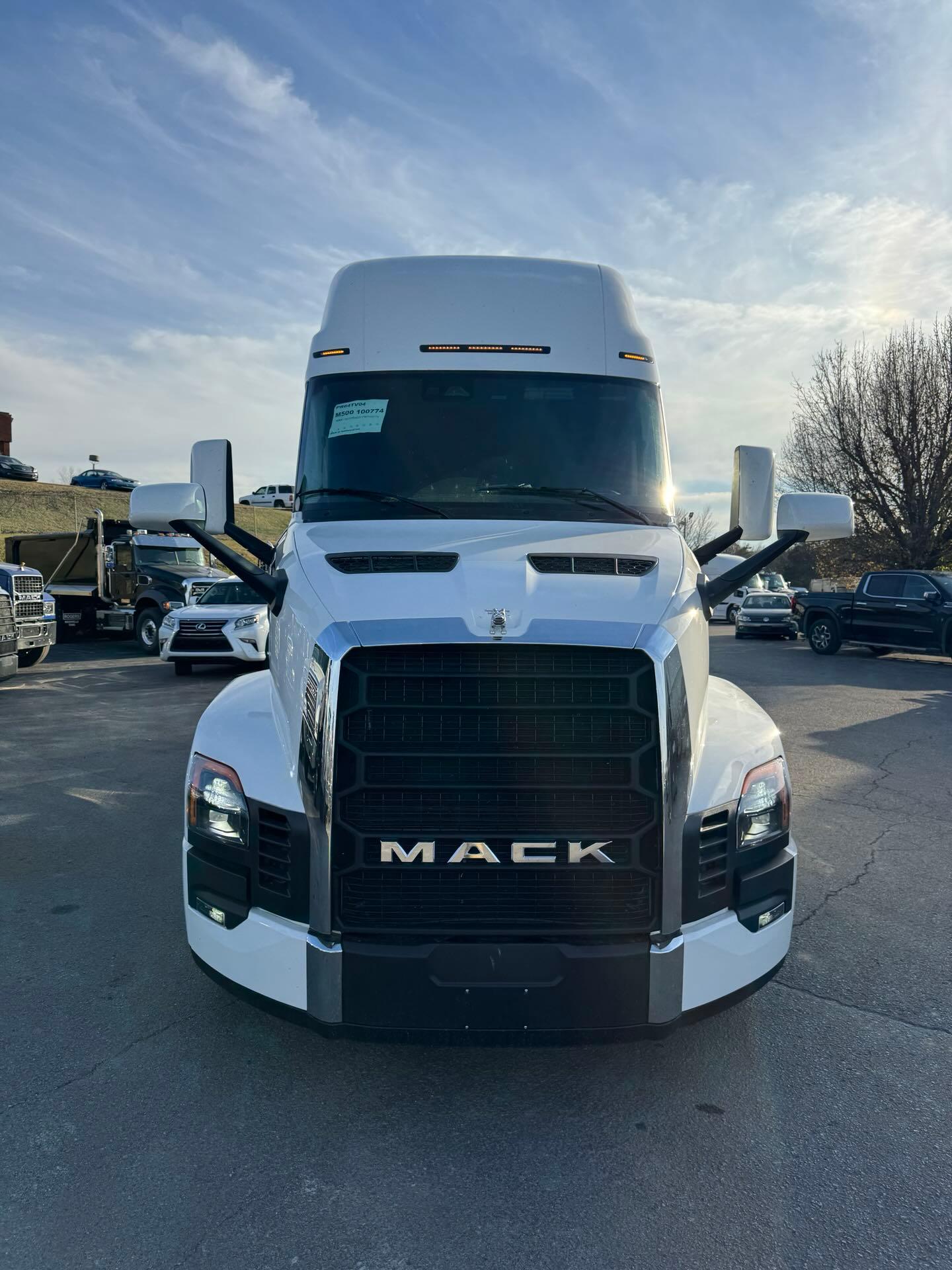 2026 Mack Pinnacle in La Vergne, TN — photo 8