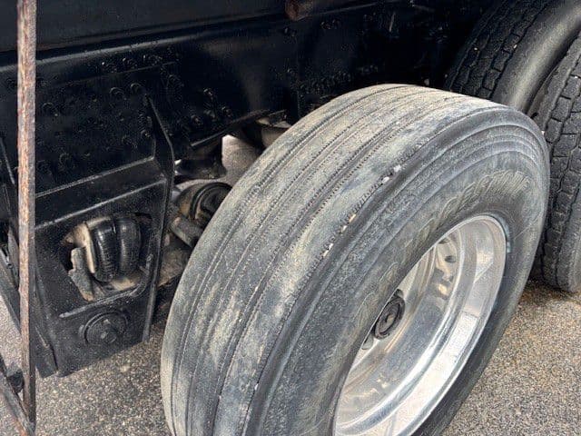 2022 Volvo VHD 300 in Indianapolis, IN — photo 10