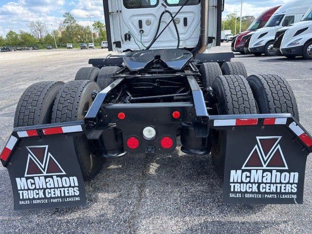 2020 Freightliner Cascadia in Indianapolis, IN — photo 13