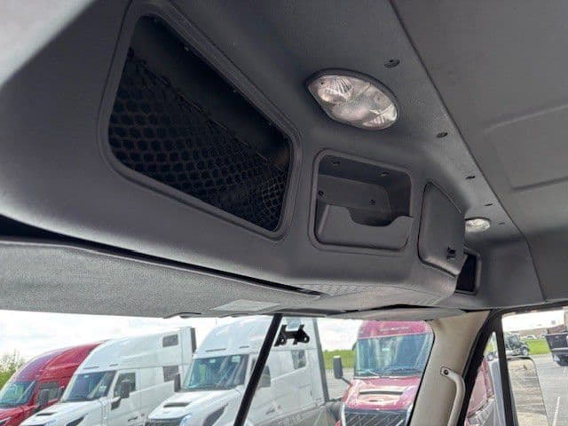 2020 Freightliner Cascadia in Indianapolis, IN — photo 12