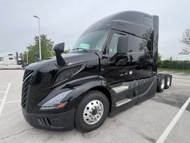 2027 Volvo VNL 860