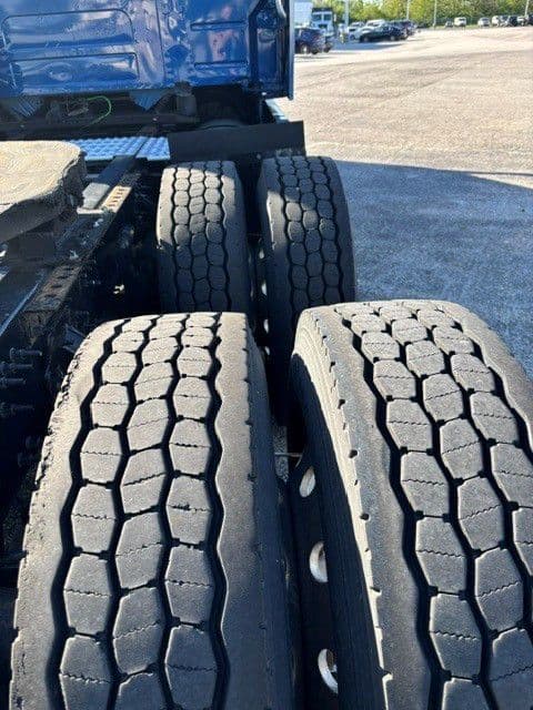 2023 Volvo VNL 760 in Indianapolis, IN — photo 15