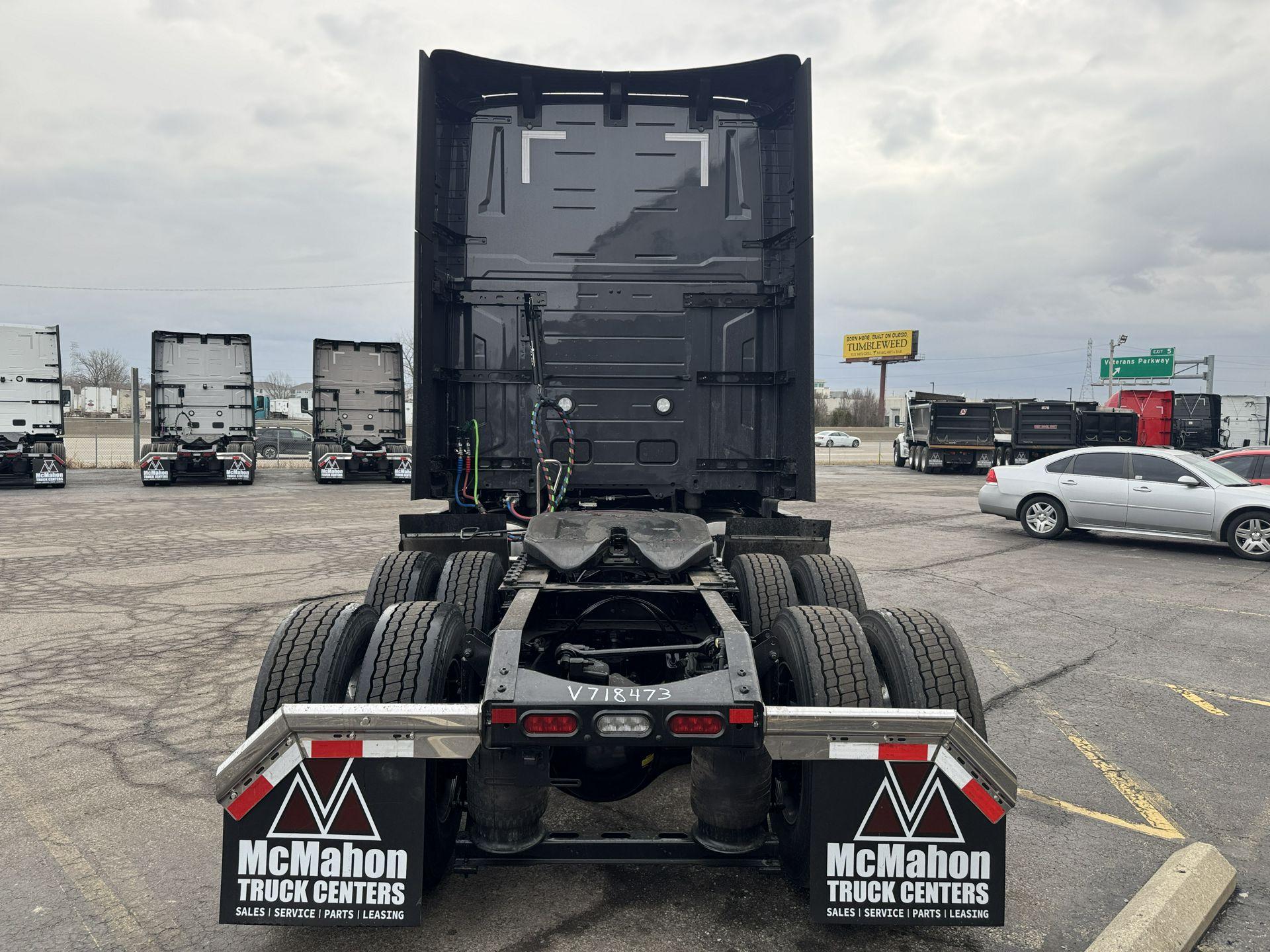 2027 Volvo VNL 860 in Clarksville, IN — photo 3