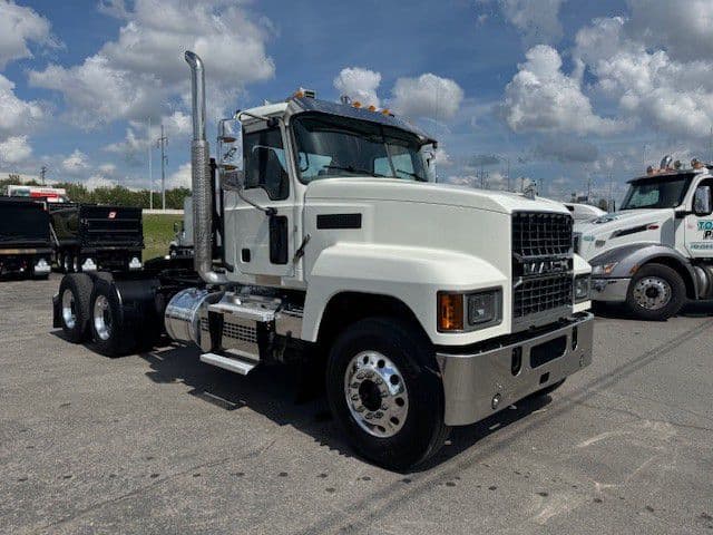 2021 Mack Pinnacle in La Vergne, TN — photo 3