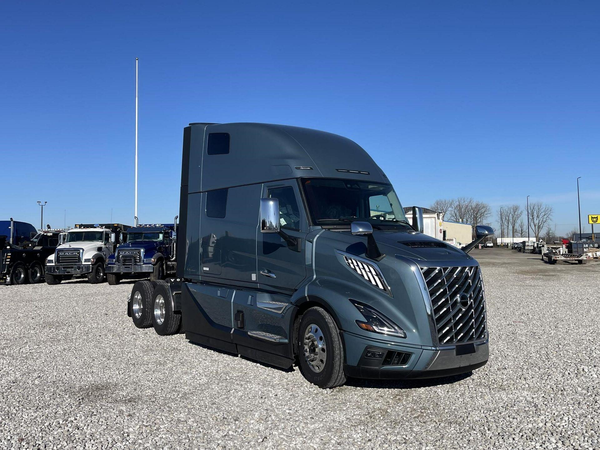 2027 Volvo VNL 860 in London, OH — photo 13