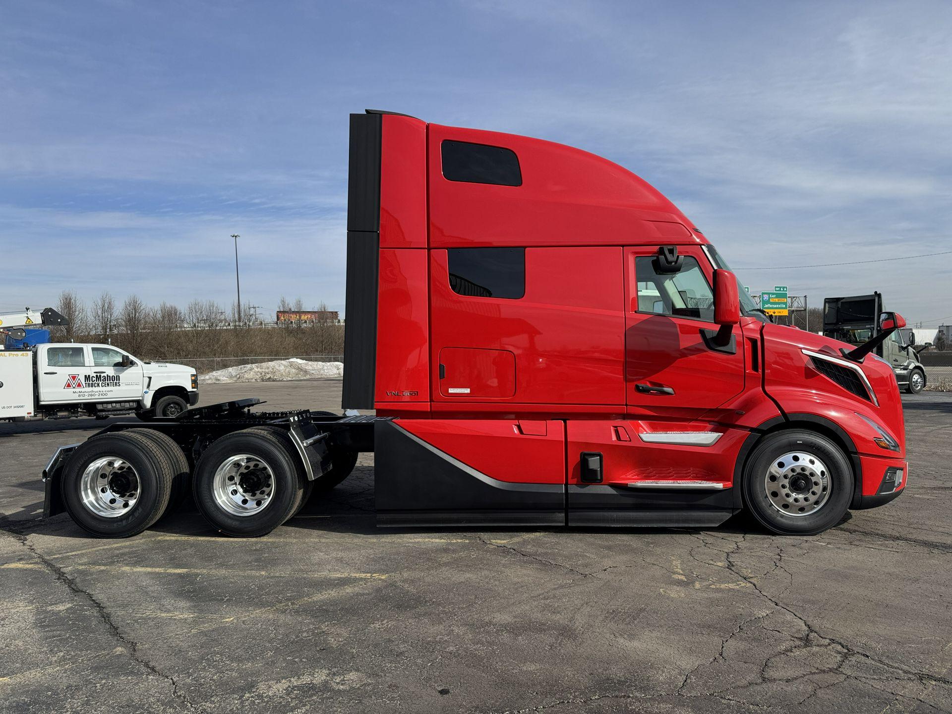 2027 Volvo VNL 860 in Clarksville, IN — photo 4