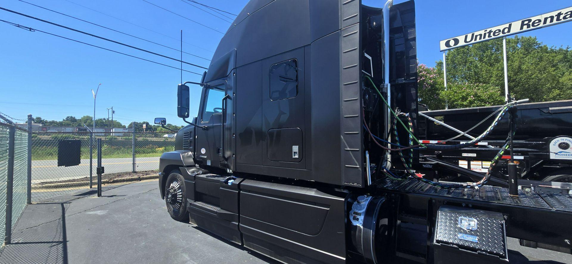 2021 Mack Anthem in Charlotte, NC — photo 11
