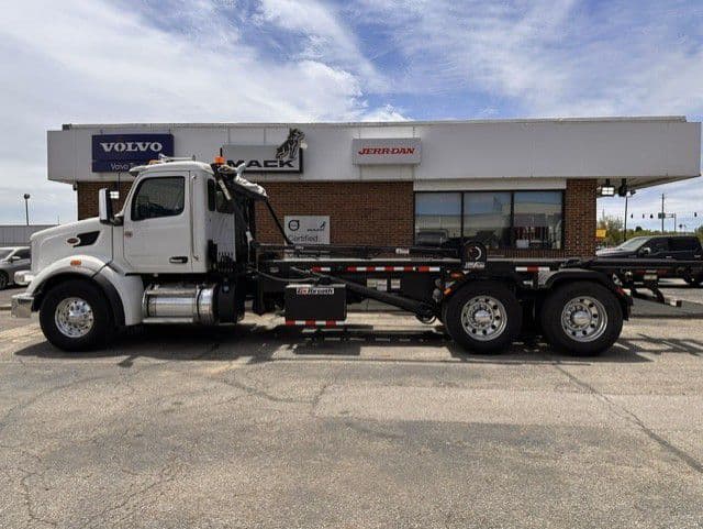 2025 Peterbilt 567 in London, OH — photo 8
