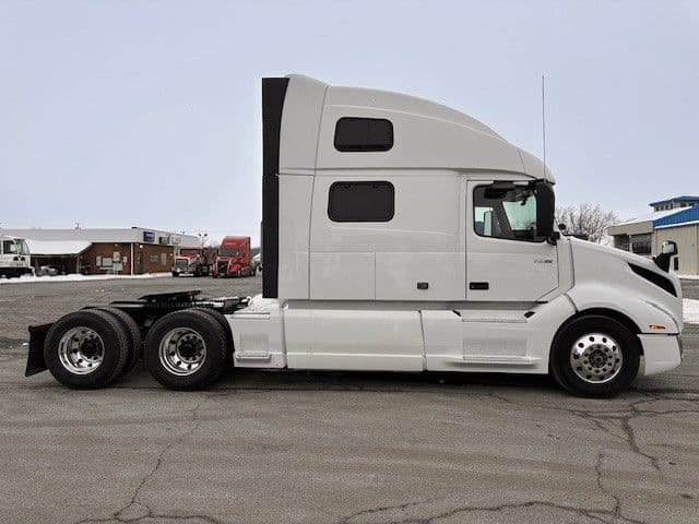2024 Volvo VNL 860 in London, OH — photo 4