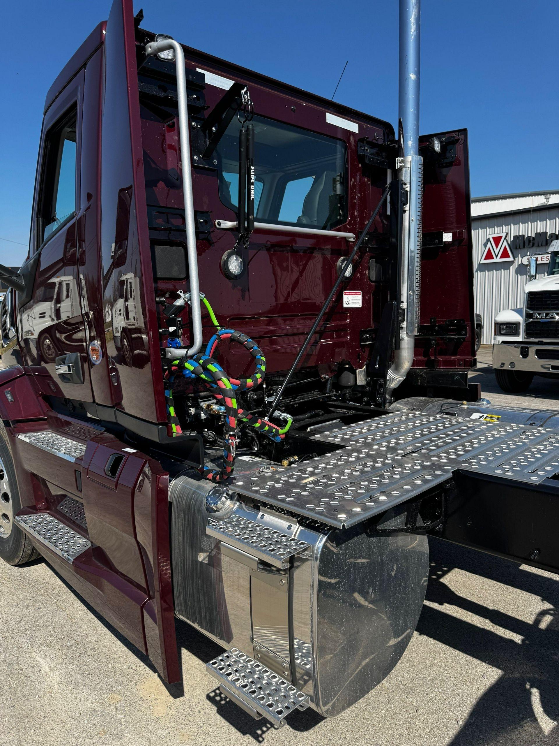 2026 Mack Pinnacle in La Vergne, TN — photo 5