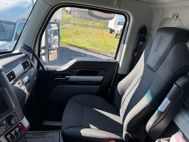 2025 Kenworth T880 in La Vergne, TN — photo 14