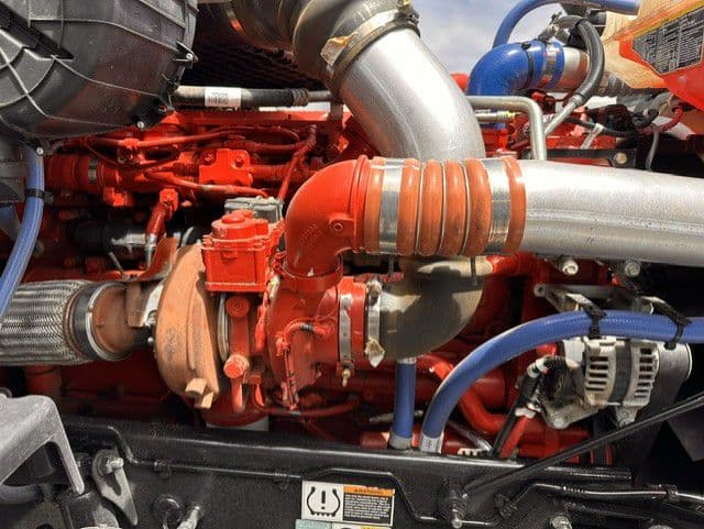 2025 Peterbilt 567 in London, OH — photo 23