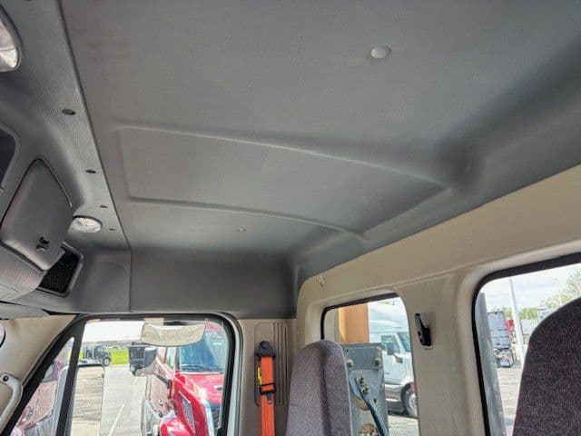 2020 Freightliner Cascadia in Indianapolis, IN — photo 23