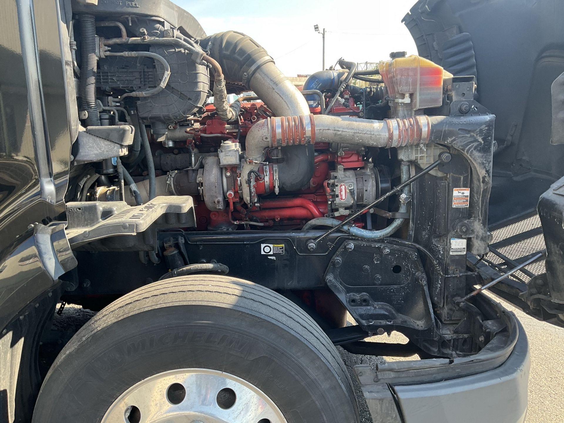 2019 Peterbilt 579 in Clarksville, IN — photo 9