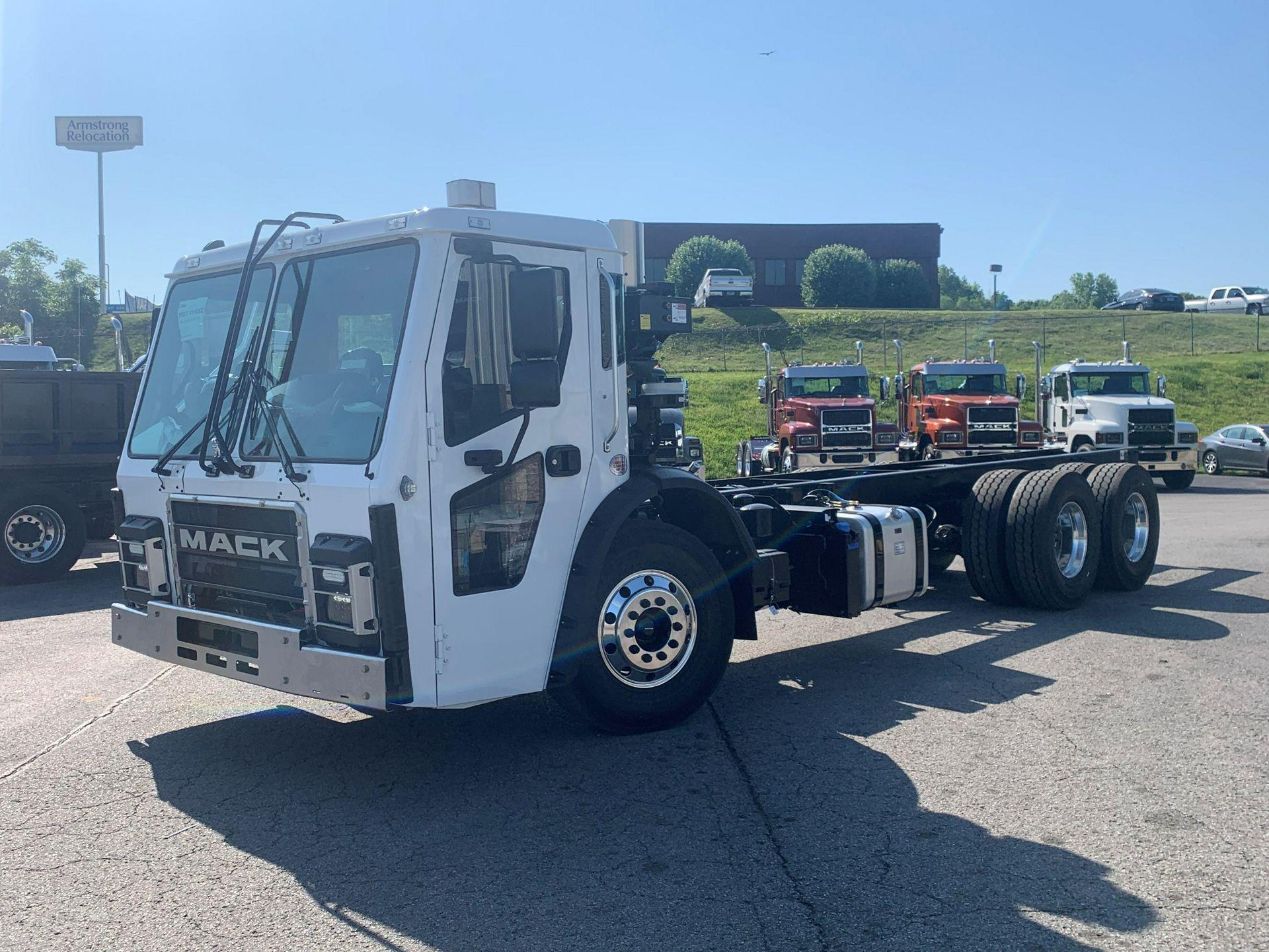 2026 Mack LR in La Vergne, TN — photo 13