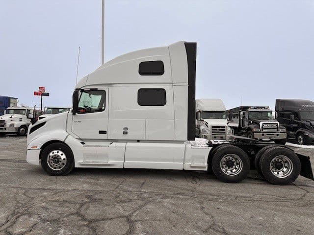 2024 Volvo VNL 860 in London, OH — photo 8