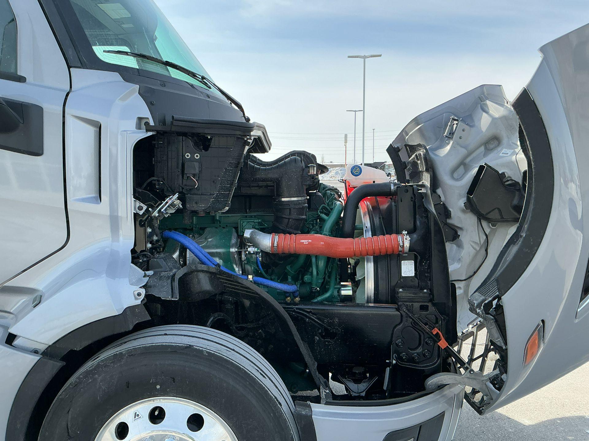 2026 Volvo VNL 860 in Indianapolis, IN — photo 10