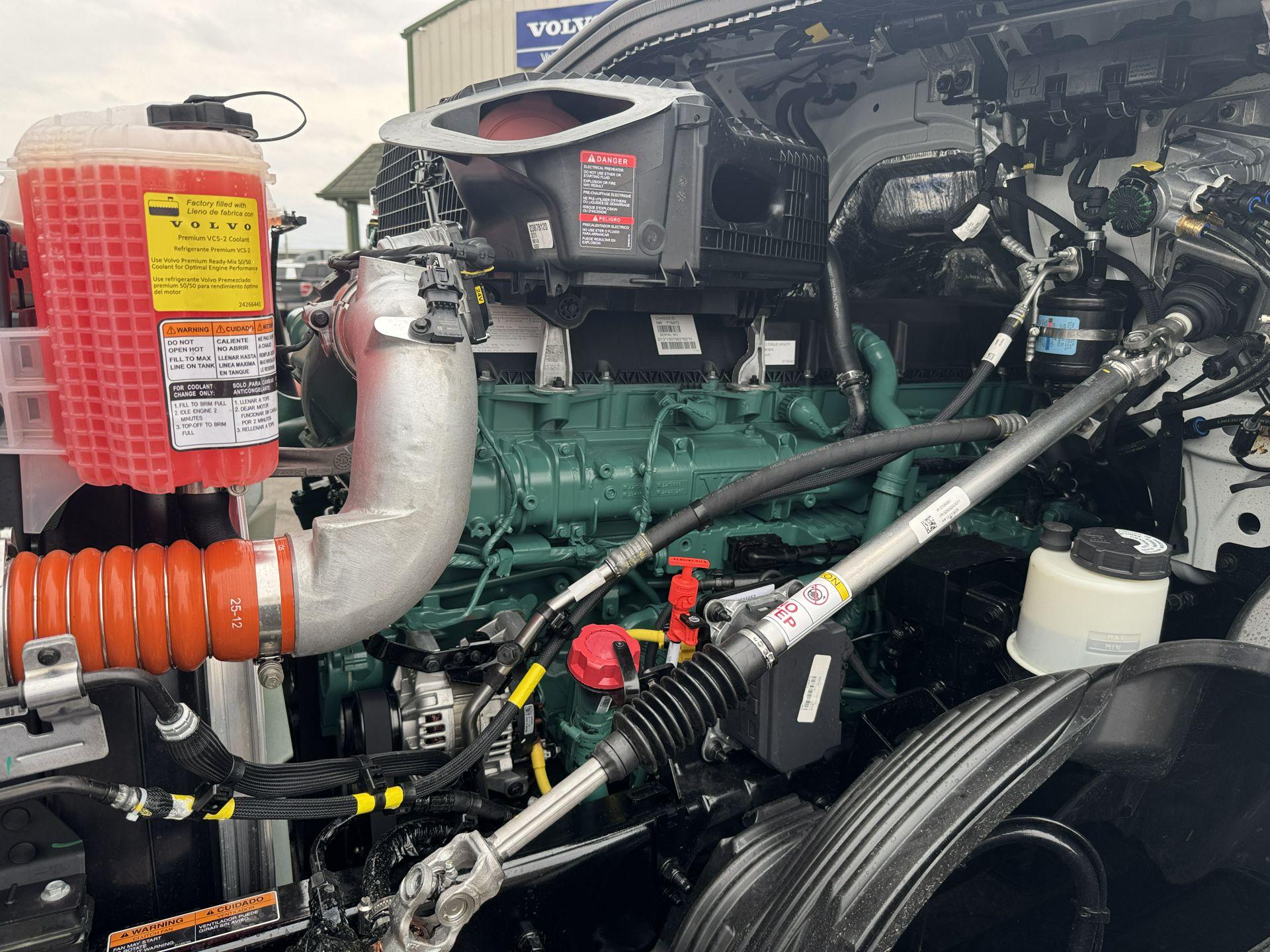2027 Volvo VNL 860 in Clarksville, IN — photo 18