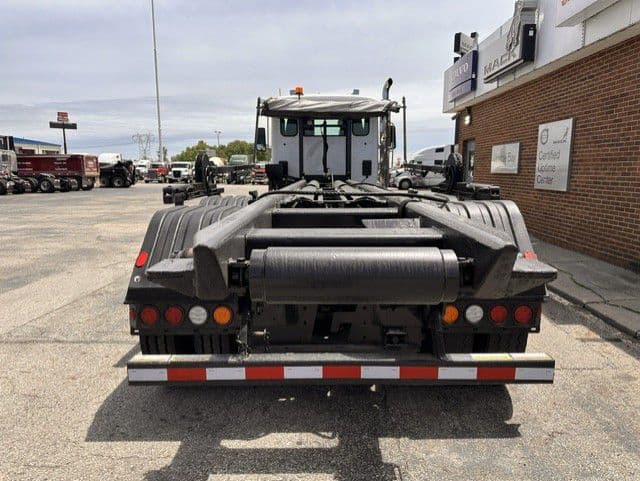 2025 Peterbilt 567 in London, OH — photo 6