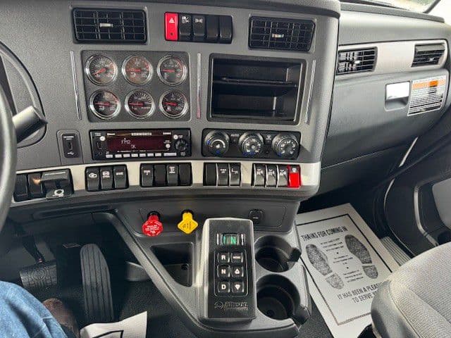 2025 Kenworth T880 in Indianapolis, IN — photo 23