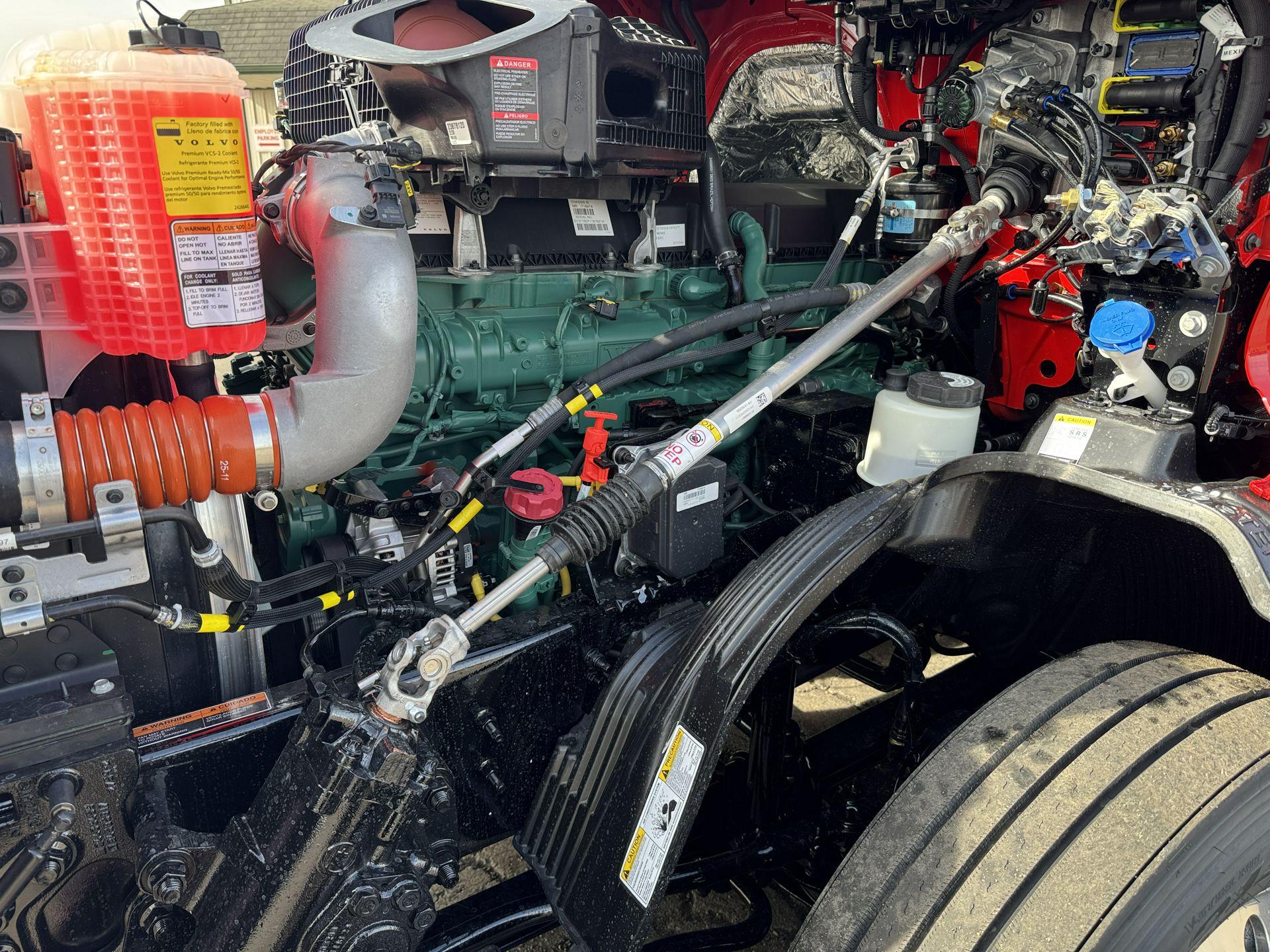 2027 Volvo VNL 860 in Clarksville, IN — photo 17