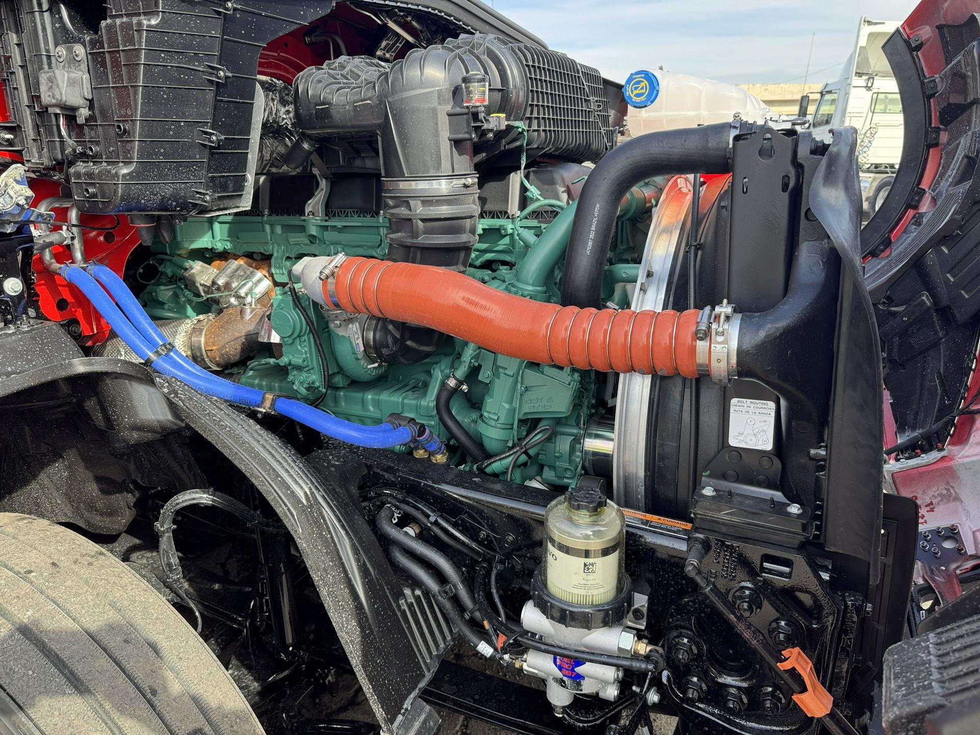 2027 Volvo VNL 860 in Clarksville, IN — photo 19