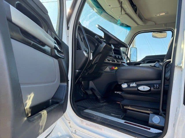 2025 Kenworth T880 in La Vergne, TN — photo 10