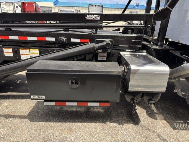 2025 Peterbilt 567 in London, OH — photo 4