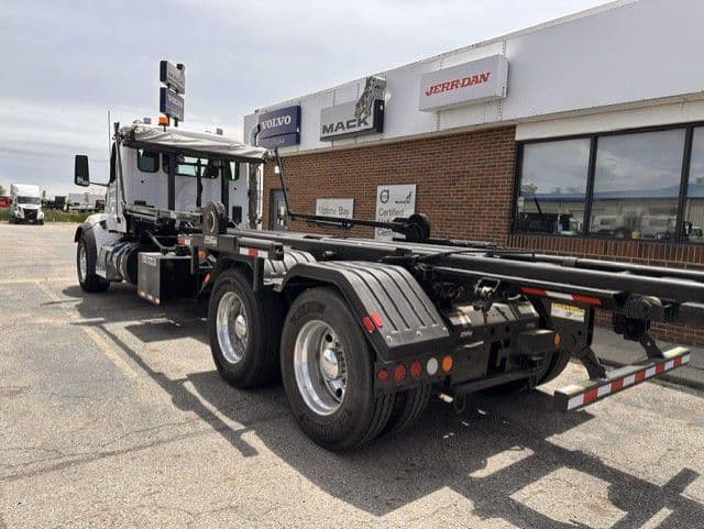 2025 Peterbilt 567 in London, OH — photo 7