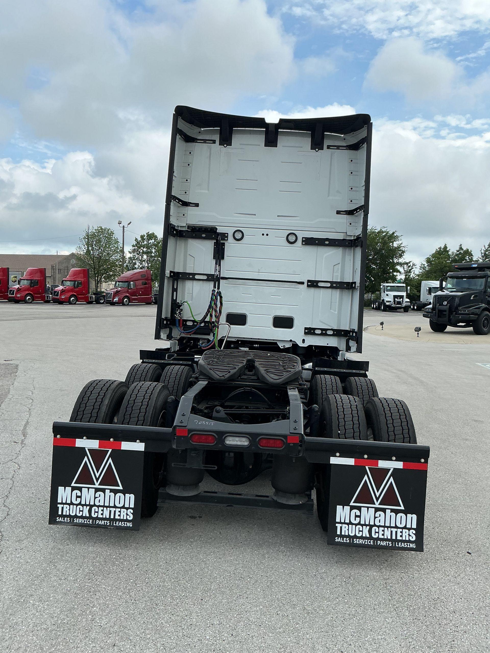2026 Volvo VNL 860 in Indianapolis, IN — photo 6