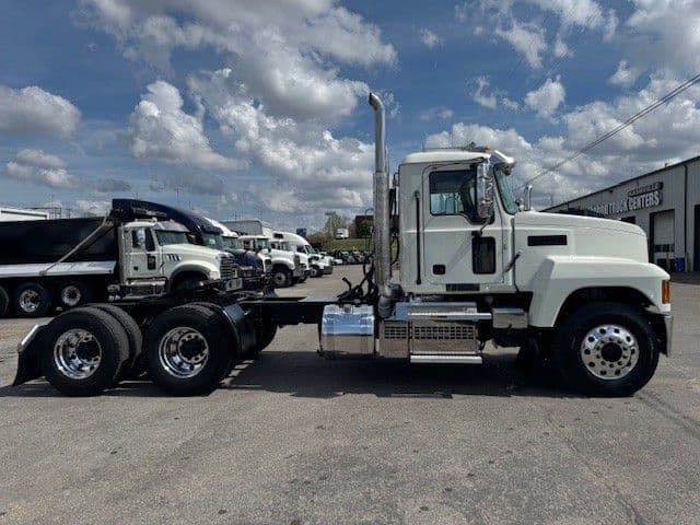 2021 Mack Pinnacle in La Vergne, TN — photo 4