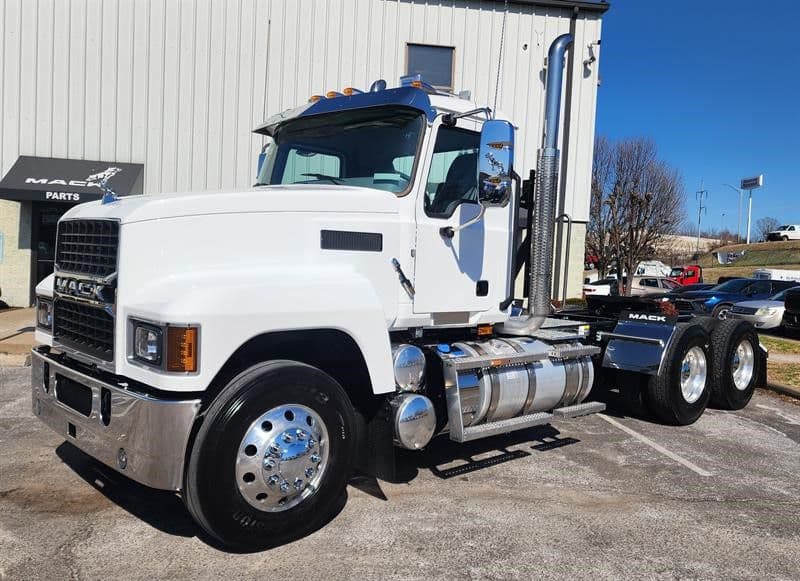 2026 Mack Pinnacle in La Vergne, TN — photo 2