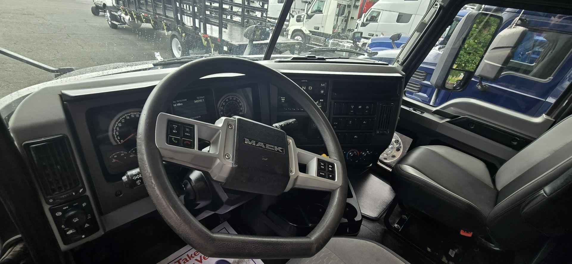 2020 Mack Anthem in Charlotte, NC — photo 21