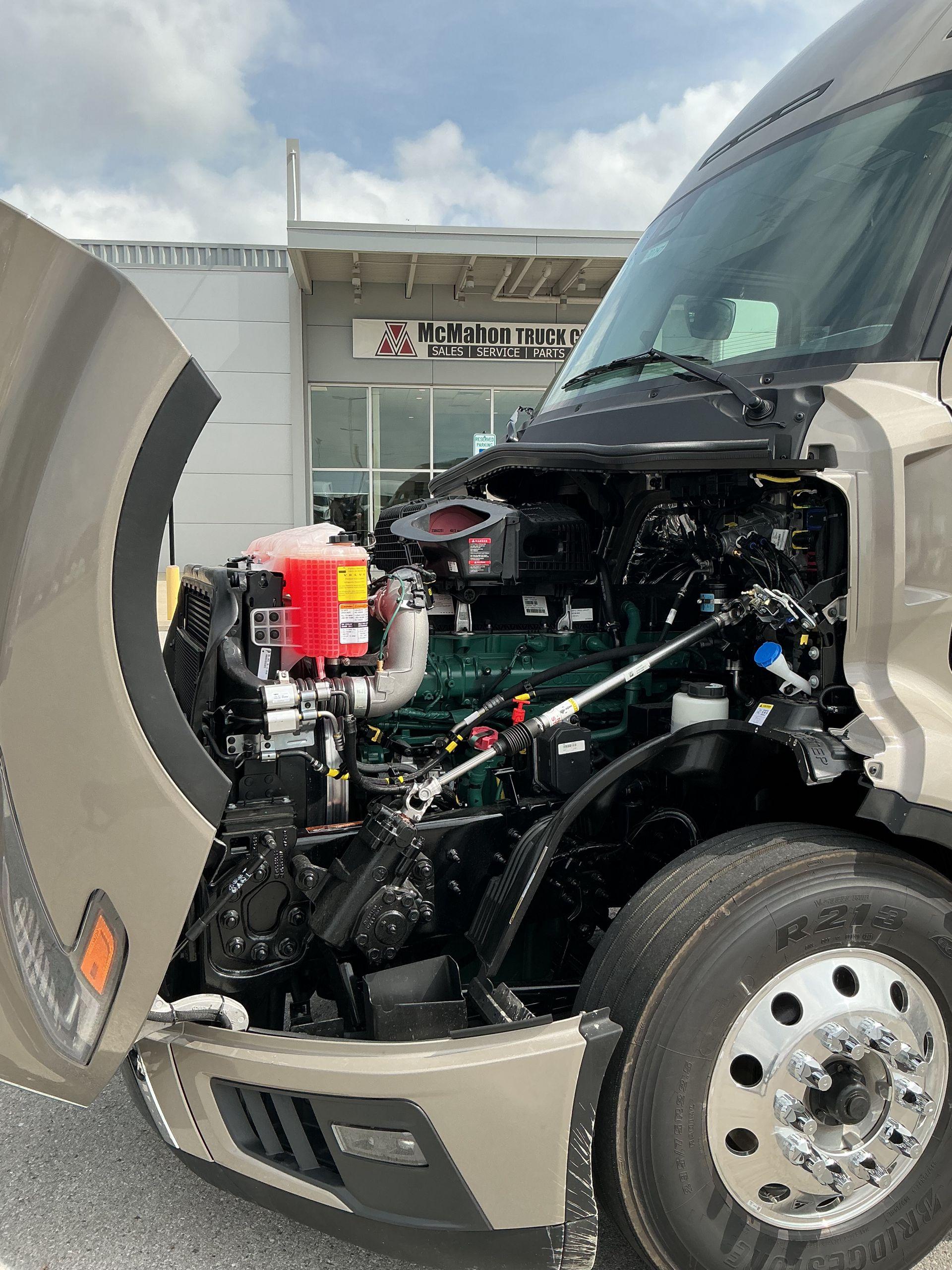 2026 Volvo VNL 860 in Indianapolis, IN — photo 9