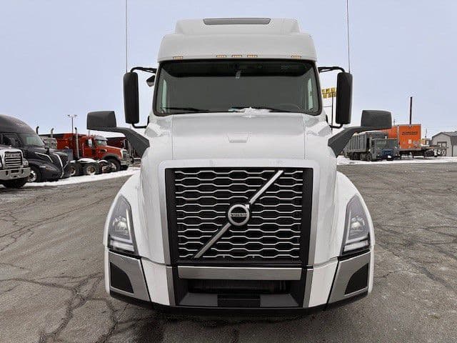 2024 Volvo VNL 860 in London, OH — photo 2