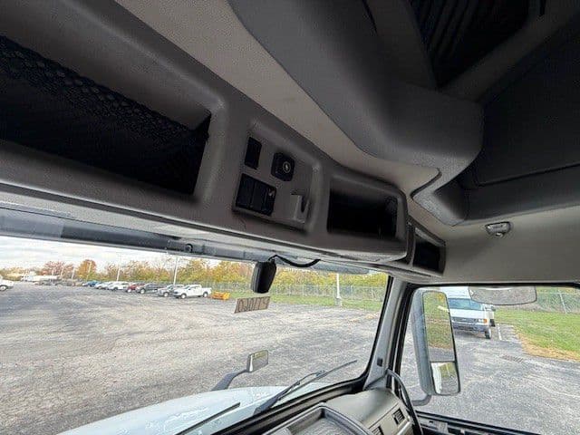 2023 Volvo VNL 760 in Indianapolis, IN — photo 10