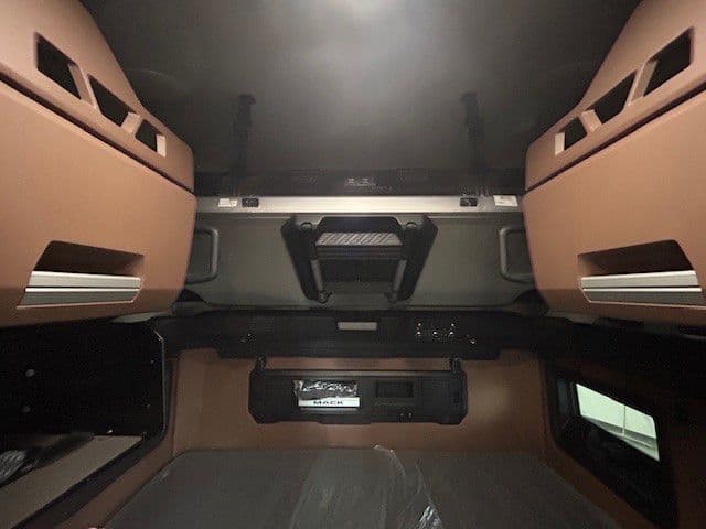 2026 Mack Pinnacle in London, OH — photo 10