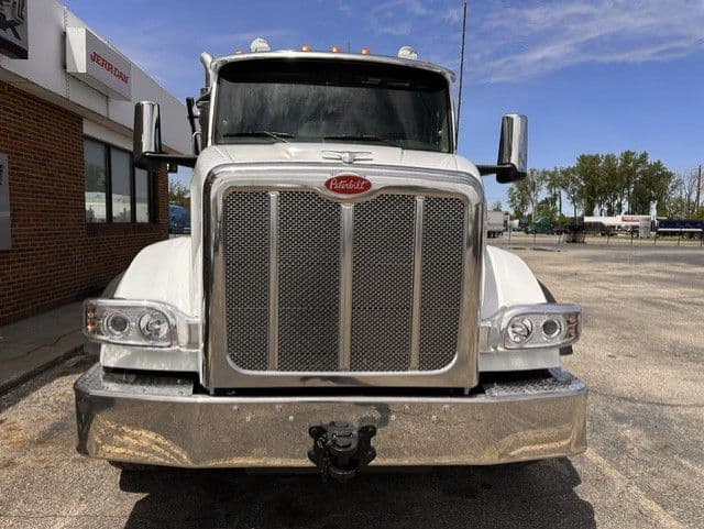 2025 Peterbilt 567 in London, OH — photo 2