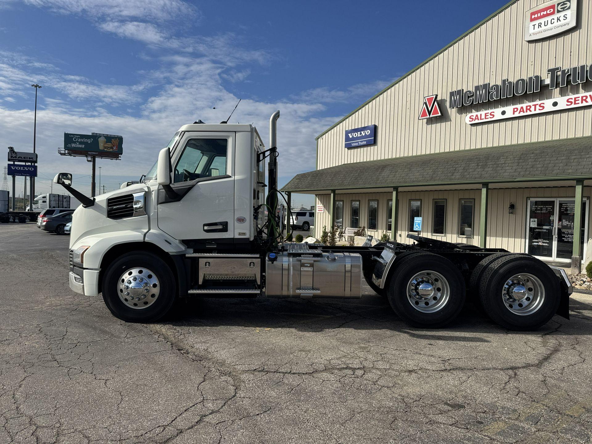 2027 Mack Anthem in Clarksville, IN — photo 2