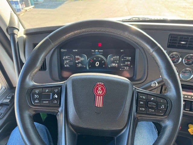 2025 Kenworth T880 in La Vergne, TN — photo 12